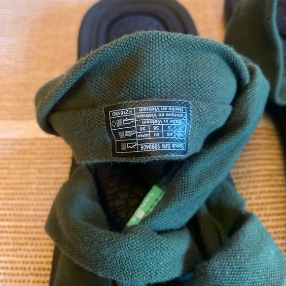 Sanuk Green Yoga Sling sandals. Size 7 - Picture 2 of 5